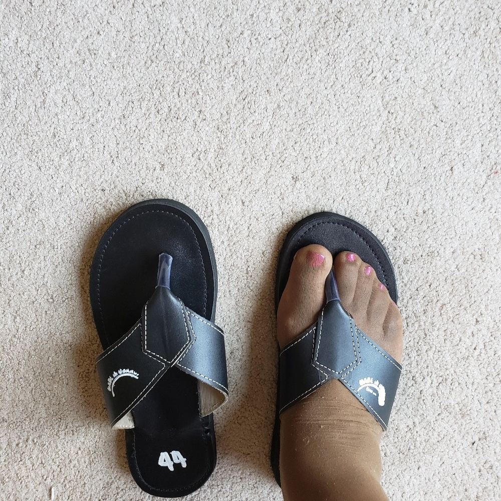 NWOT. Comfortable SANDALS - Handcrafted in Africa